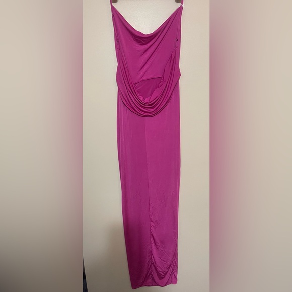 Elegant Magenta Draped Dress - Picture 4 of 4